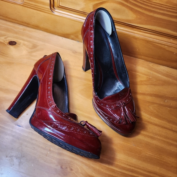 Tassled Patent Leather Spectator Pumps 💜 - Picture 9 of 12